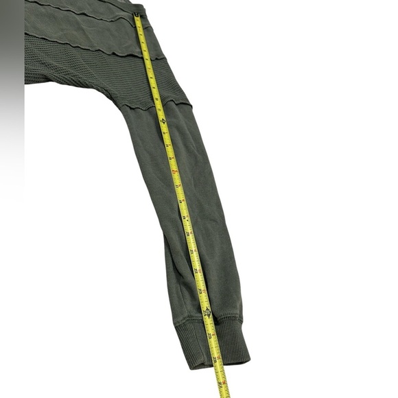 Altar’d State Women’s Army Green Scoop Neck Raw Sweater Small - Picture 5 of 7